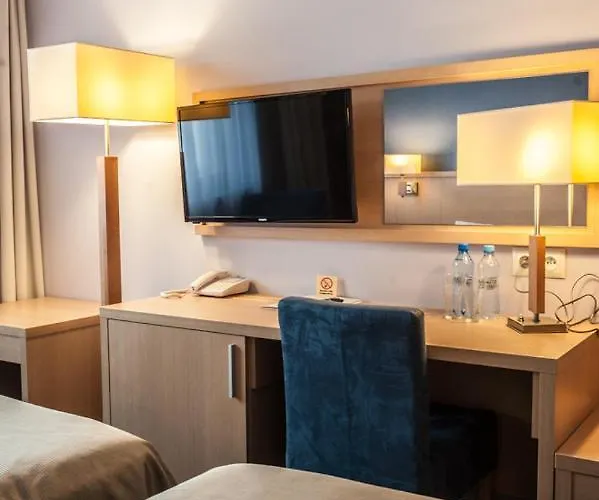 Lazur & Conference 3*