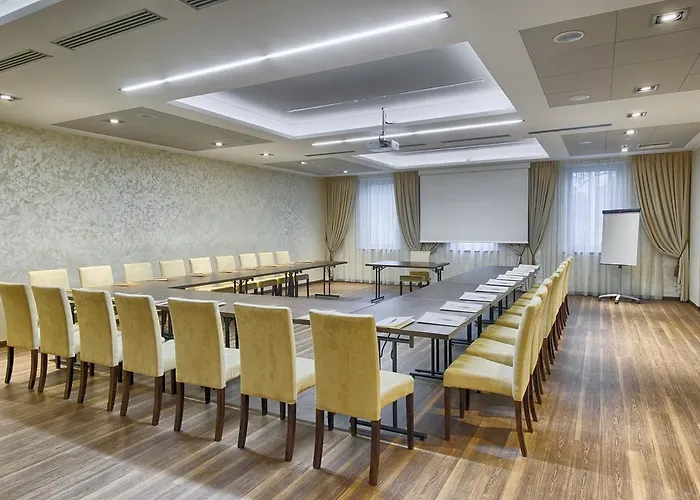 Lazur & Conference 3*