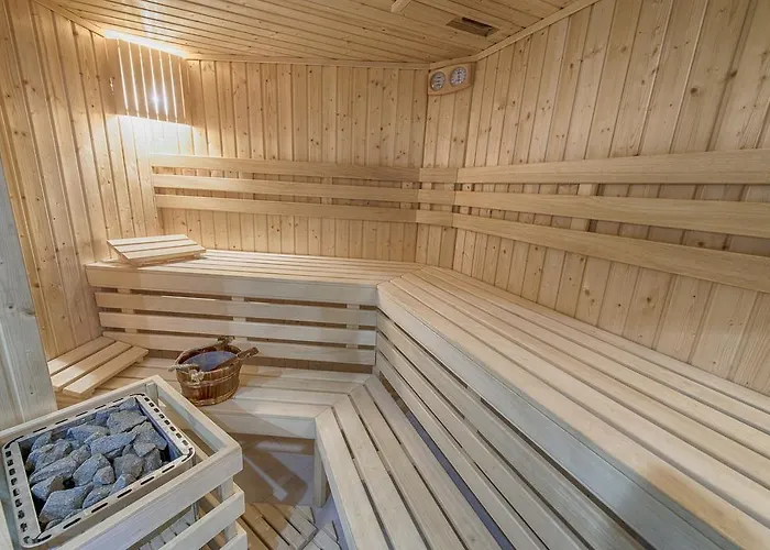 Lazur & Conference Hotel